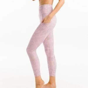 ⭐️ NWOT- Pink Digital Granite Light n Tight